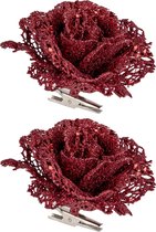 2x stuks decoratie bloemen roos rood glitter op clip 10 cm - Decoratiebloemen/kerstboomversiering/kerstversiering