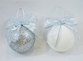 Set van 2 kerstballen: wit/baby blauw, Ø 5 cm: kunststof