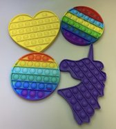 Fidget pakket met 4 Pop-Its  verschillende kleuren en vormen. 2 Rainbow, Unicorn en hart