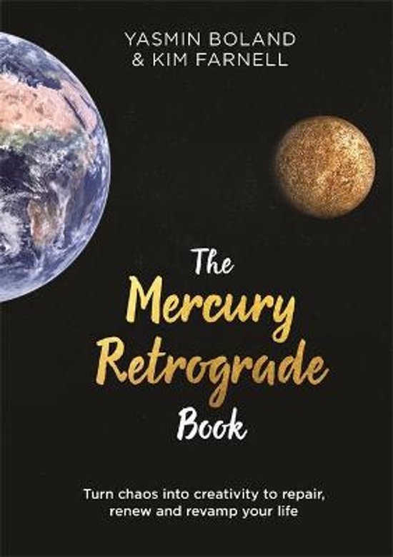 De kaft van 'The Mercury Retrograde Book' toont de aarde en Mercurius tegen een zwarte achtergrond. De titel is in goudkleurige letters.