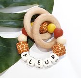 RiFresh - bijtring met naam - giraffe - terra - oker - gepersonaliseerd kraamcadeau