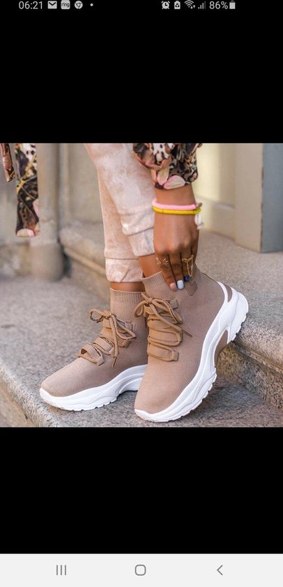 Hoge Beige Sock Sneakers met Aparte Zool - Uwantisell.nl