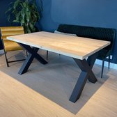 Eikenhouten eettafel rechte rand met X poot + 3 laags blanke Skylt 2k lak afwerking