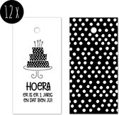 12x Labels van karton / Cadeaulabels Verjaardag | Hoera, er is er 1 jarig | 80 x 40 mm | zwart-wit