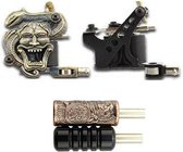 2 tattoo machines, tatoeage guns, liner en shader, met bijbehorende tattoogrips