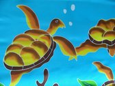 hamamdoek, pareo, sarong, strandkleed handgeschilderd figuren schildpadden patroon lengte 115 cm breedte 165 kleuren zwart blauw bruin geel groen wit.