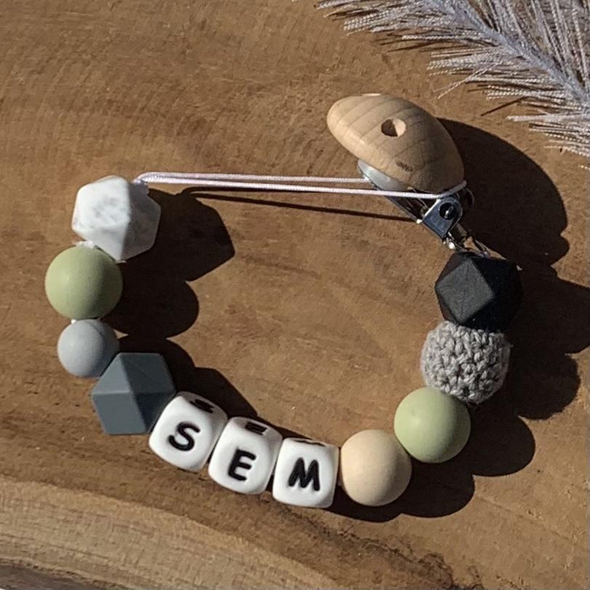 Goedkoopste Speenkoord met naam | Gepersonaliseerd | Groen | Kraamcadeau | Met persoonlijke boodschap | Baby | Speenclip | Speenketting | Bebbes
