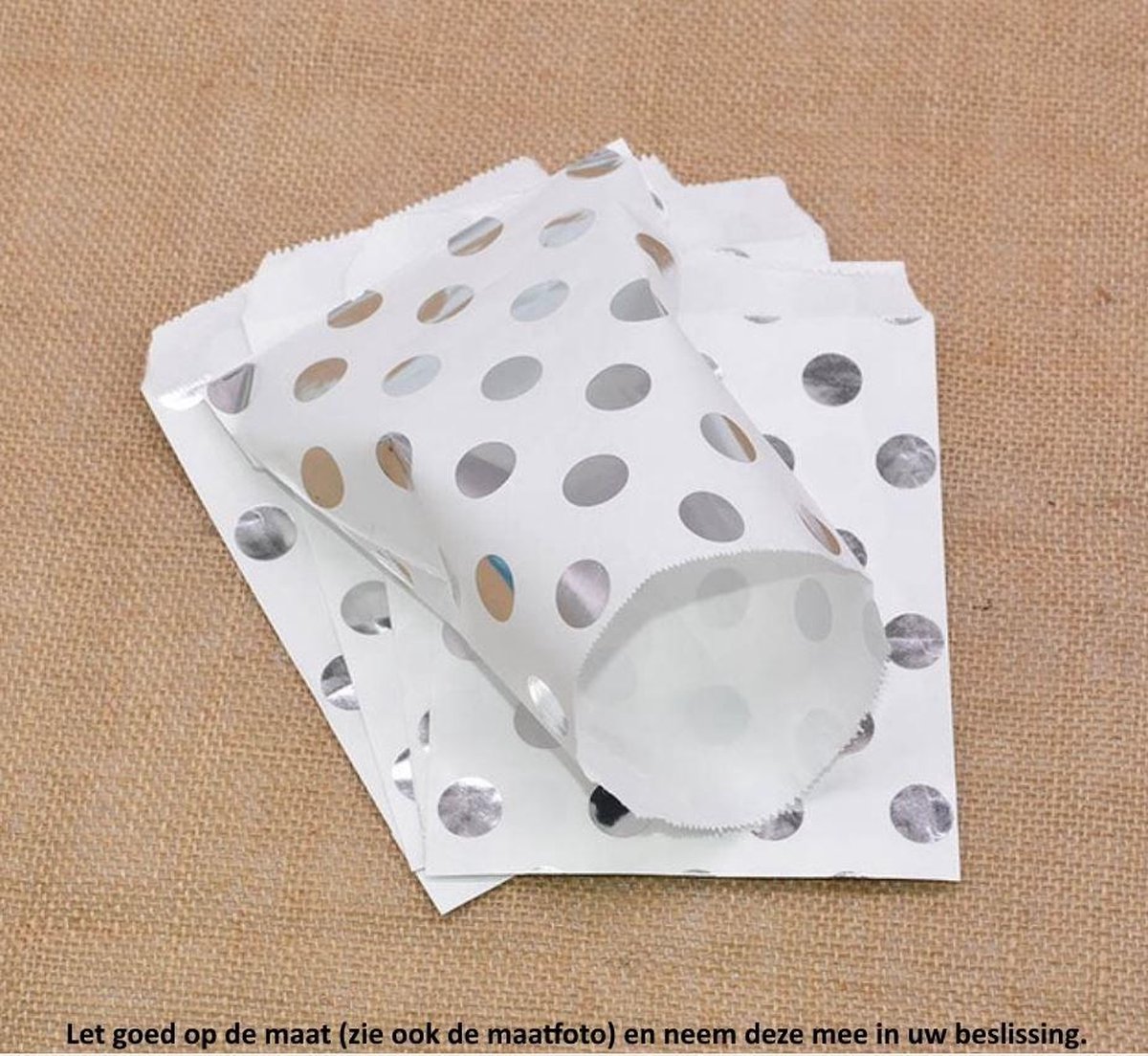 Papieren Zakjes - Met zilveren stippen – 25 Stuks – Wit – 13 x 18 cm – Gift Bag – Geschenkzakjes – Cadeau – Cadeauzakjes - Fournituren - Traktatie - Snoep - Koek