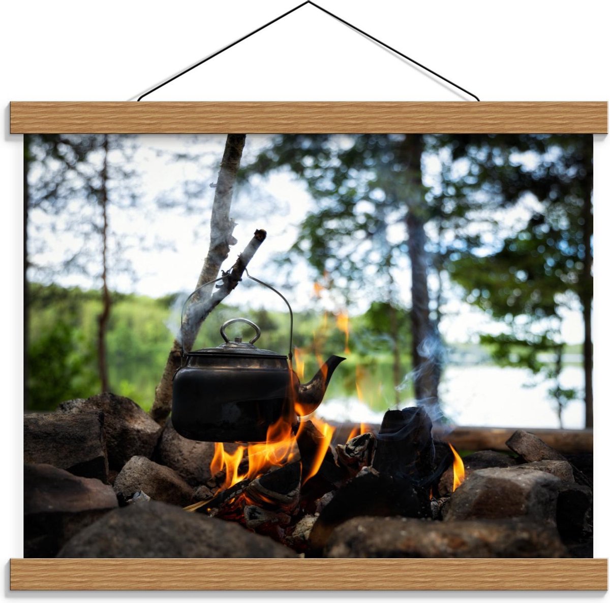 Schoolplaat – Ketel hangend boven Kampvuur - 40x30cm Foto op Textielposter (Wanddecoratie