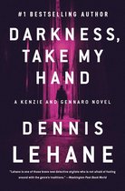 Boekomslag van 'Darkness, Take My Hand' met een donkere steeg en een figuur in het licht.