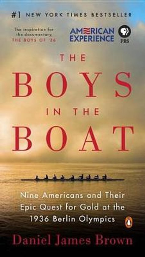 Boek kaft: "The Boys in the Boat" met een roeiboot met negen roeiers en de tekst "Nine Americans and Their Epic Quest for Gold at the 1936 Berlin Olympics".