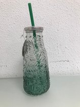 Glazen drinkbeker - zeventien cm hoog  - groene accenten - met metalen dop