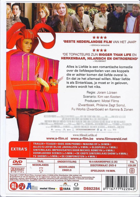 Een vrouw in een rood strikje en roze strik, verpakt als cadeau met een grote strik, met de titel 'Alles is Liefde'.