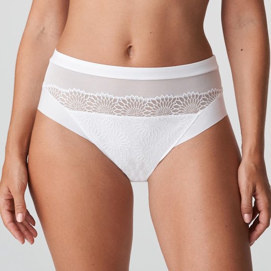 Witte tailleslip met doorschijnende mesh tailleband en kanten details aan de voorkant.