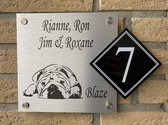 Naambordje voordeur met een Engelse Bulldog
