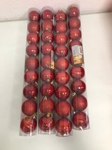 Kerstballen - vier cilinders met negen ballen rood - met glitters, glanzend en mat - zesendertig totaal