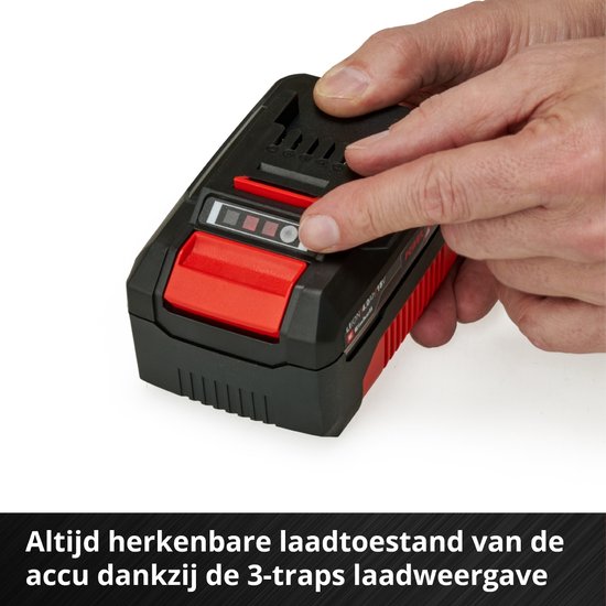 Hand toont Einhell Power X-Change accu met 3-standen laadindicator.