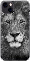 Geschikt voor iPhone 13 hoesje - Perzische leeuw op zwarte achtergrond in zwart-wit - Siliconen Telefoonhoesje