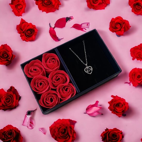 Geschenk set — Rozen van zeep — Ketting — Romantiek — Romantisch — Liefde — Amor — Valentijn — Cadeau — Anniversary — Moederdag