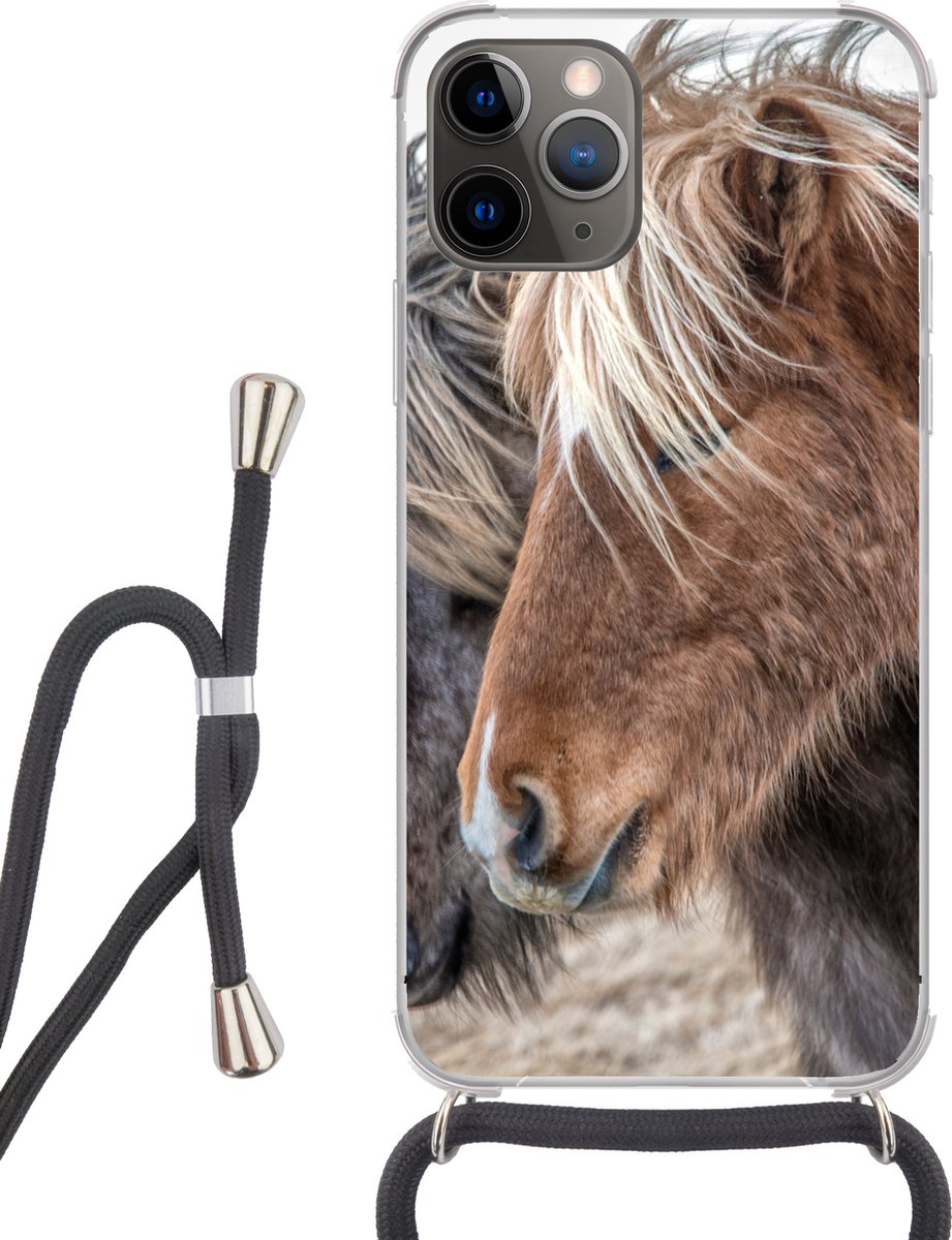 Telefoonhoesje Geschikt voor iPhone 12 pro crossbody - Paarden - Natuur - Macro - Siliconen - Crossbody - Backcover met Koord - Telefoonhoesje met koord - Hoesje met touw Telefoonhoesje