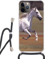 Hoesje met koord Geschikt voor iPhone 11 Pro - Paard - Licht - Gras - Siliconen - Crossbody - Backcover met Koord - Telefoonhoesje met koord - Hoesje met touw