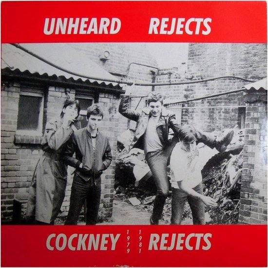 Pochette d'album avec les titres UNHEARD REJECTS et COCKNEY REJECTS, 1979-1981. Photo noir et blanc de quatre hommes dans une ruelle.