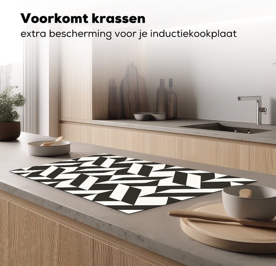KitchenYeah® Inductie beschermer 83x51.5 cm - Zwart - Wit - Geometrische vormen - Patronen - Kookplaataccessoires - Afdekplaat voor kookplaat - Inductiebeschermer - Inductiemat - Inductieplaat mat