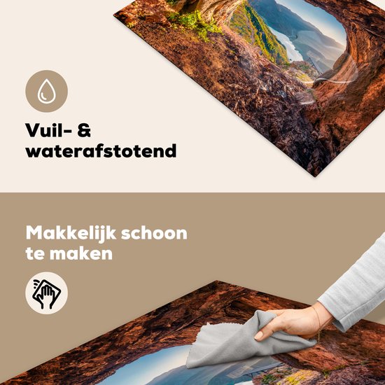 KitchenYeah® Inductie beschermer 78x52 cm - Grot - Berg - Landschap - Natuur - Kookplaataccessoires - Afdekplaat voor kookplaat - Inductiebeschermer - Inductiemat - Inductieplaat mat