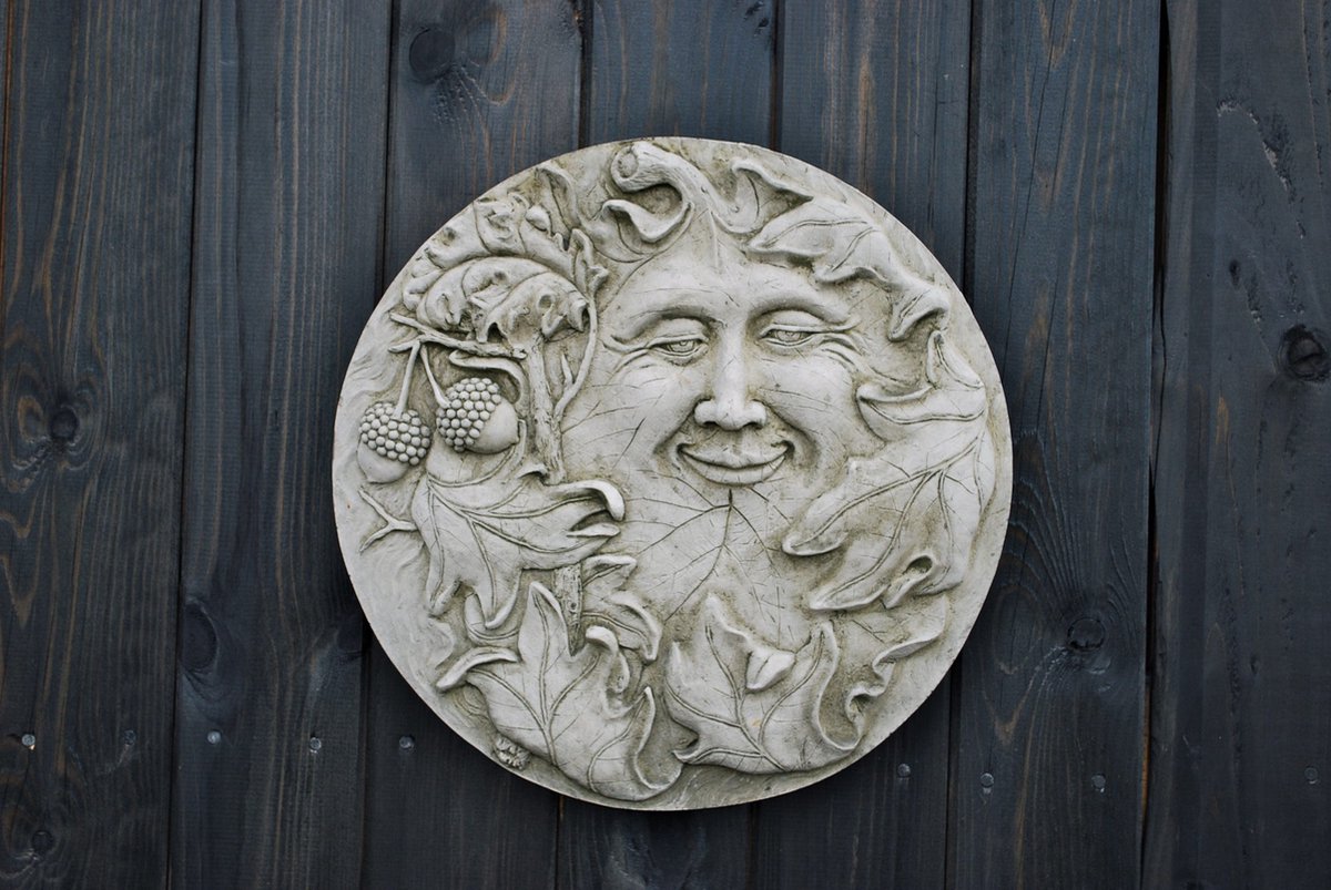 Betonnen tuinbeeld - Vrolijke Greenman - muurornament / muurplaat