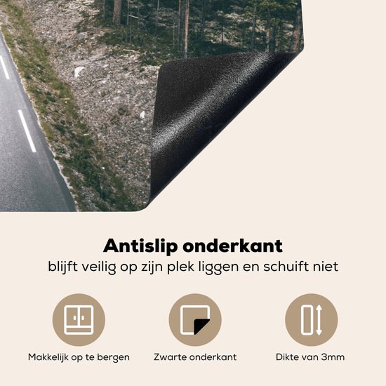 KitchenYeah® Inductie beschermer 77x51 cm - Eenzaam in de bossen van Noorwegen - Kookplaataccessoires - Afdekplaat voor kookplaat - Inductiebeschermer - Inductiemat - Inductieplaat mat