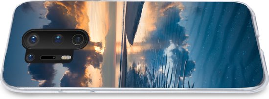 Telefoonhoesje Geschikt voor OnePlus 8 Pro hoesje - Zonsondergang bij de Nederlandse kust - Siliconen Telefoonhoesje Telefoonhoesje