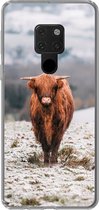 Geschikt voor Huawei P40 Lite hoesje - Schotse Hooglander - Sneeuw - Berg - Siliconen Telefoonhoesje
