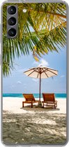Geschikt voor Samsung Galaxy S21 Plus hoesje - Strandstoel - Parasol - Palmboom - Siliconen Telefoonhoesje