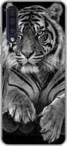 Geschikt voor Samsung Galaxy A50 hoesje - Sumatraanse tijger op zwarte achtergrond in zwart-wit - Siliconen Telefoonhoesje