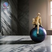 B21 L'Astrophe - Statue Figurine Décoration Or Uniek - Moderne et Elegant - Handgemaakt - Sculpture d' Art - Résine - Cadeau - Cadeau - Salon - Chambre - Design Maison et Bureau - 24x14x15cm