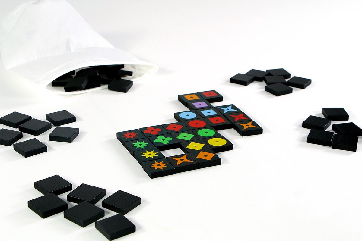 999 Games - Qwirkle - Bordspel - Sinds 2007 meer dan 15 spellenprijzen gewonnen - Familiespel - Gezelschapsspel - Educatief spel - spelregels in NL en FR — afbeelding 4