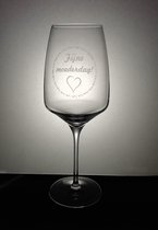 Wijnglas - Moederdag - wijnglas voor mama - glas gravering - cadeau voor Moederdag - uniek cadeau - bijzonder - uniek - mama is lief - bedankje voor je moeder