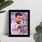 Lionel Messi Art - Signature imprimée - 10 x 15 cm - Dans un cadre Zwart Classique - Inter Miami - FC Barcelona - Paris Saint Germain - Photo encadrée - Voetbal - Chèvre du Football