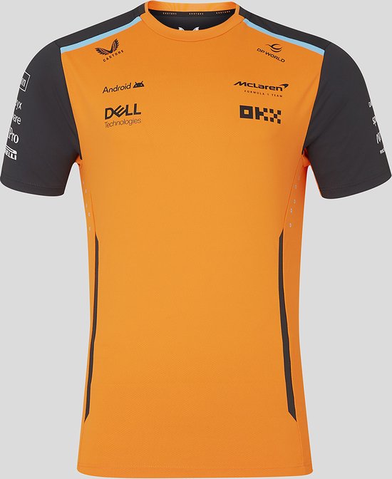 Oranje McLaren F1 teamshirt van Castore met zwarte mouwen, sponsorlogo's en een lichtblauwe bies bij de schouder.