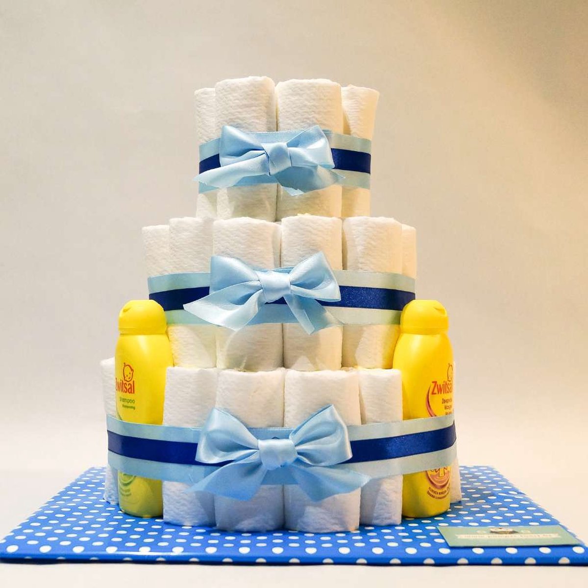 Goedkoopste Pampertaart - luiertaart - jongen - 3 laags - blauw - Zwitsal Maxi 51 luiers maat 3