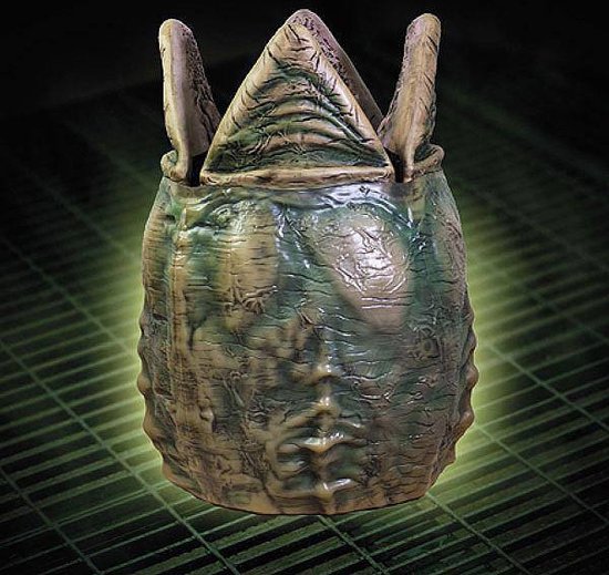 Xenomorph Egg Motion-Activated Storage Movie prop - Alien - 53 cm | bol