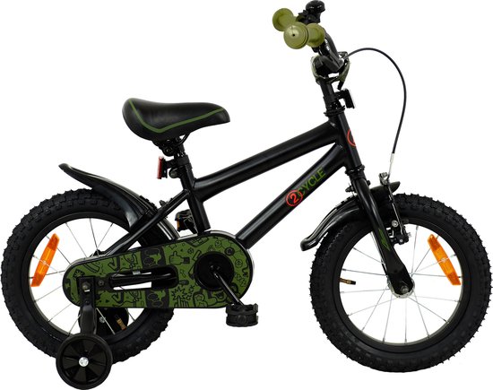 Zwarte kinderfiets met groene details, 14 inch wielen en zijwieltjes. Kettingkast met camouflageprint.