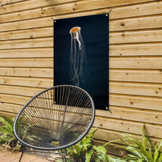 Méduse sur fond sombre affiche de jardin toile en vrac 60x90 cm - Toile de jardin / Toile d'extérieur / Peintures pour l'extérieur (décoration de jardin)