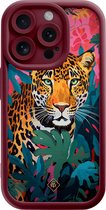 Casimoda® hoesje - Geschikt voor iPhone 14 Pro - Luipaard Jungle - Effen telefoonhoesje met lensbescherming - TPU - Backcover - Rood