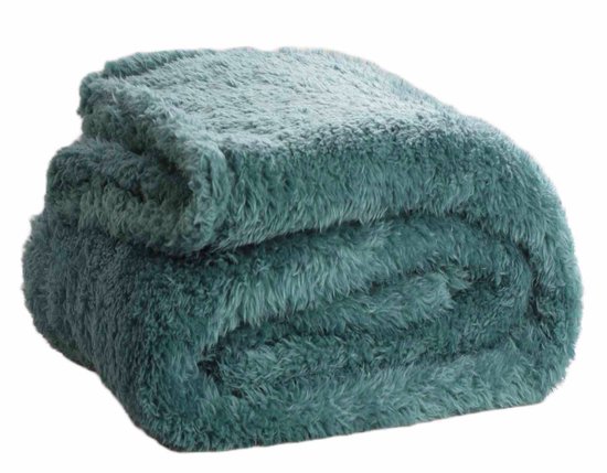 Opgevouwen teal fleece deken met een zachte, pluizige textuur.