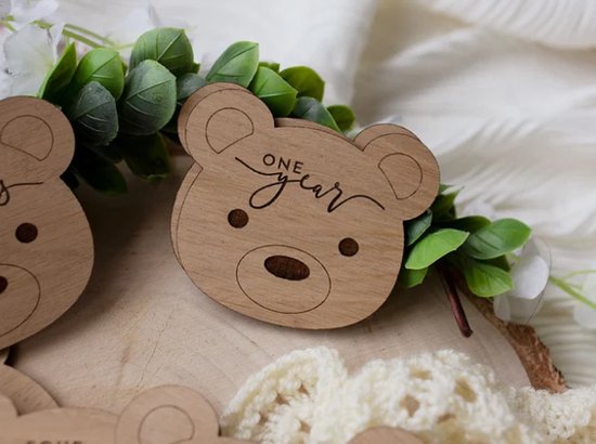 14 Houten Mijlpaalkaarten Baby - Babyshower cadeau - Kraamcadeau Jongen en meisje - milestone cards/beertje van Little Dutch — afbeelding 2