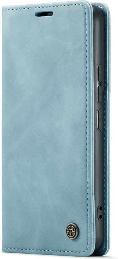 Gesloten aqua blauwe telefoonhoes met metalen Casemania-logo aan de voorkant.