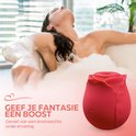 Vrouw ontspant in een bad met bubbels, naast de rode roos vibrator. "Geef je fantasie een boost".