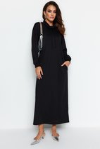 Trendyol Vrouwen Standaard mouw Col nek Basis Zwarte maxi-gebreide jurk met ronde kraag en kanten detail TCTSS22EB0132