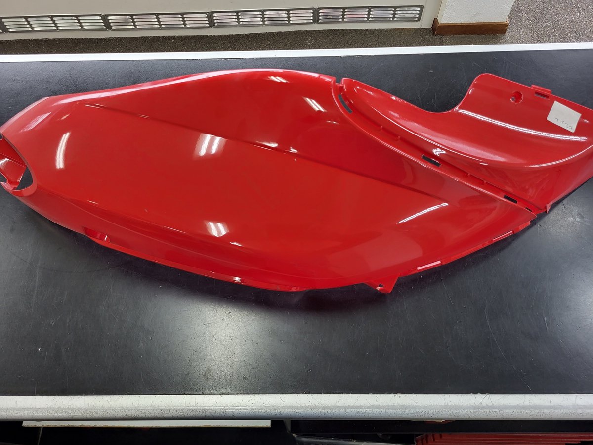 Motorscherm/achterkap Piaggio Fly oud model rood.